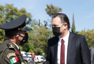 Mauricio Kuri presente en la toma de protesta del comandante de la 17 zona militar