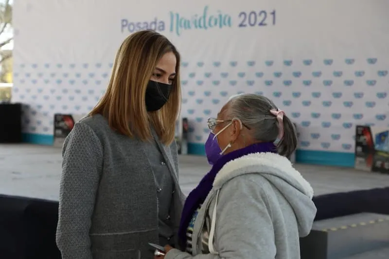 Presidenta del DIF Estatal celebra posadas navidenas con adultos mayores de Queretaro 3