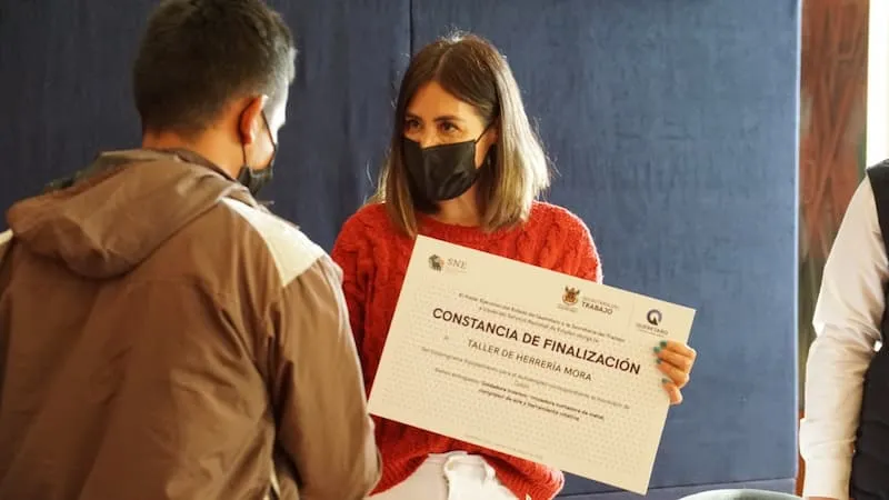 Entrego ST constancias del programa Equipamiento para el Autoempleo en Queretaro 2