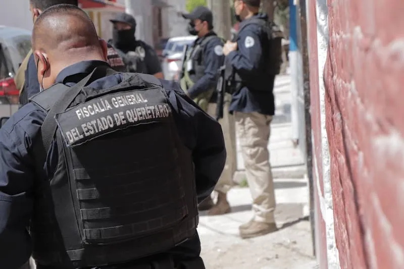 Detienen a 2 y recuperan mercancia robada de una joyeria en Queretaro 2