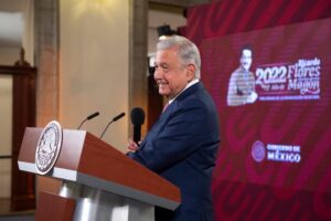 Asegura AMLO que peso mexicano se fortalece durante administración de la 4T