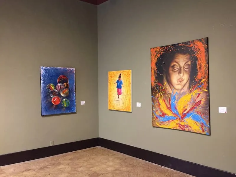 Exponen en Queretaro pinturas inspiradas en la Loteria Nacional 1