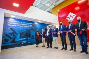 Mauricio Kuri asiste a la inauguración de la Cuarta Planta Watlow México en Querétaro