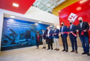 Mauricio Kuri asiste a la inauguracion de la Cuarta Planta Watlow Mexico en Queretaro 3