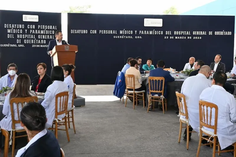 Mauricio Kuri reconoce labor del personal medico y paramedico en Queretaro 1