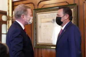 Mauricio Kuri sostiene reunión con embajador de Canadá en México