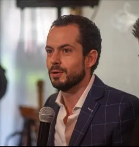 Necesario adoptar un nuevo modelo de paternidad; Paul Ospital