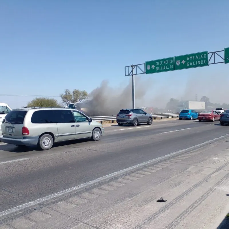 Se incendia autobús de pasajeros.