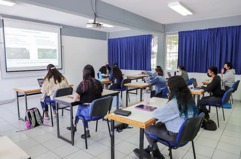 UAQ tendra clases precenciales al 100 por ciento este 25 de abril 3