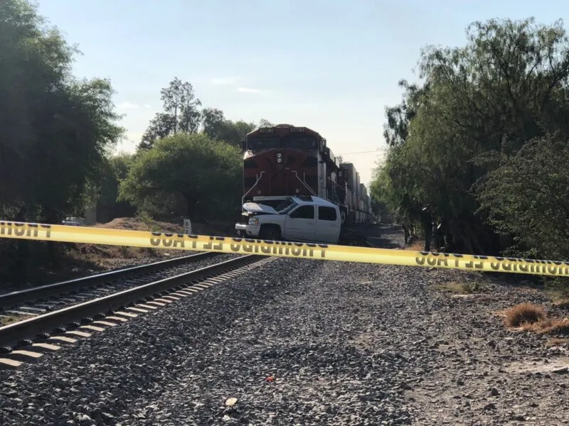 Un muerto en accidente de camioneta contra tren