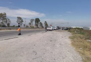 Aparatosa volcadura en la 57