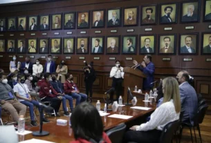 Mauricio Kuri recibe a Ninas y Ninos en el Gobierno 2022 2