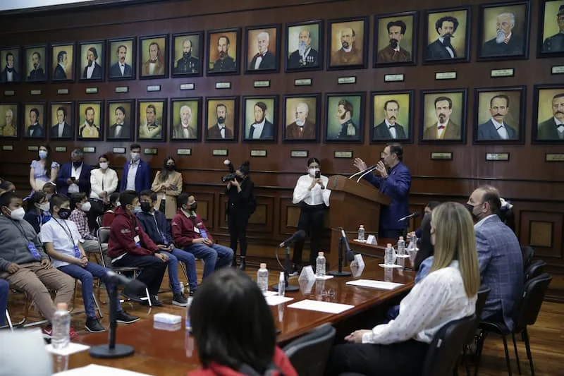 Mauricio Kuri recibe a Ninas y Ninos en el Gobierno 2022 2