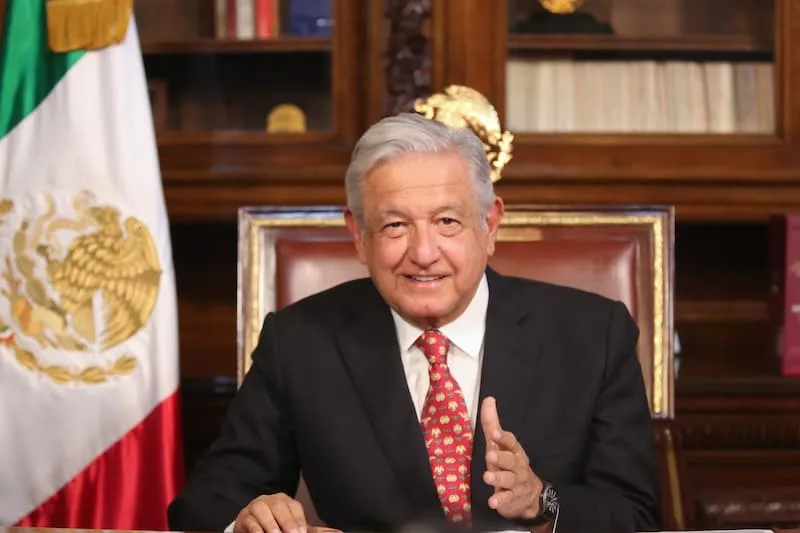 Me quedo y vamos a continuar la transformacion del pais AMLO