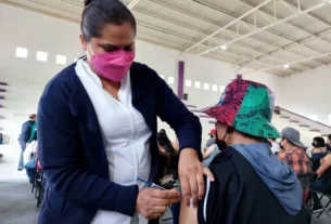 Piden a personas mayores de 18 anos completar cuadro de vacunacion contra COVID 19