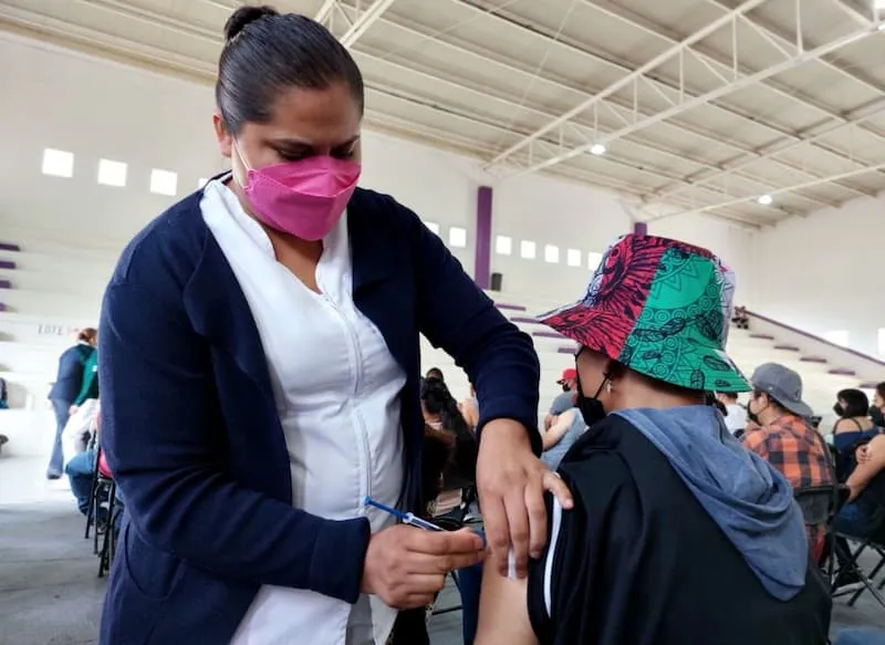 Piden a personas mayores de 18 anos completar cuadro de vacunacion contra COVID 19