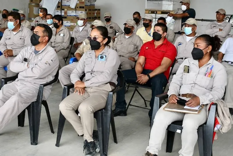 SESEQ entrego equipo a personal del Programa de Vectores en Jalpan 2