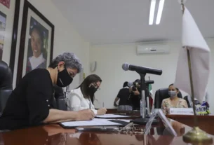 UAQ y diputada Lety Rubio firman convenio en beneficio de los estudiantes 2