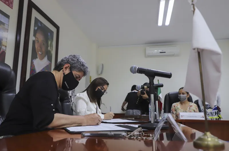 UAQ y diputada Lety Rubio firman convenio en beneficio de los estudiantes 2