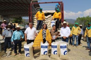 Entrega SEDEA apoyos del seguro catastrófico en Arroyo Seco