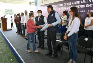 Mauricio Kuri entrego escrituras a habitantes de Queretaro y Ezequiel Montes 1