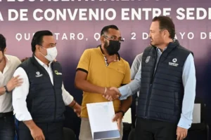 Mauricio Kuri entregó escrituras a habitantes de Querétaro y Ezequiel Montes 2 Mauricio Kuri entregó escrituras a habitantes de Querétaro y Ezequiel Montes