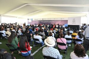 Mauricio Kuri entregó escrituras a habitantes de Querétaro y Ezequiel Montes