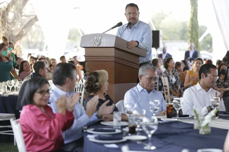 Mauricio Kuri refrenda compromiso con el sector salud de Queretaro 2