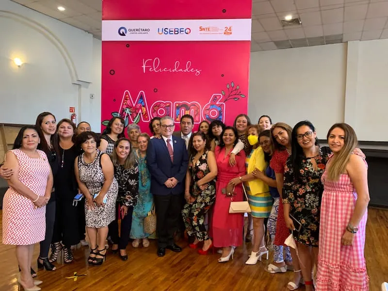 USEBEQ festeja Dia de las Madres para personal administrativo 1