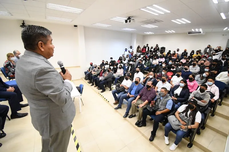 UTEQ recibe a estudiantes de bachillerato en la Semana Universitaria 2