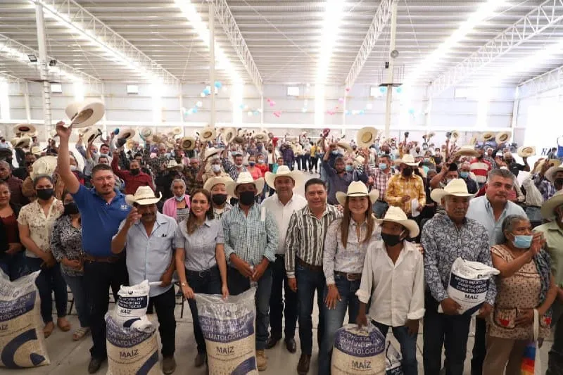 Campesinos de Penamiller reciben mas de 40 toneladas de maiz 2