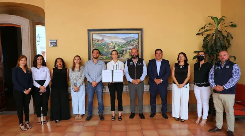 DIF Estatal firma convenio con UPSRJ en beneficio de las y los jovenes de los CAS 1