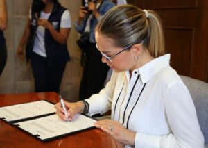 DIF Estatal firma convenio con UPSRJ en beneficio de las y los jóvenes de los CAS