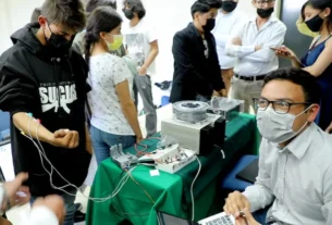 Estudiantes de la UTC desarrollan protesis mecatronica con sensores musculares 2