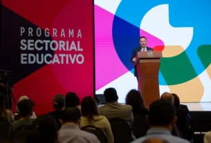 Mauricio Kuri asistio a la presentacion del programa Sectorial de Educacion en Queretaro 2
