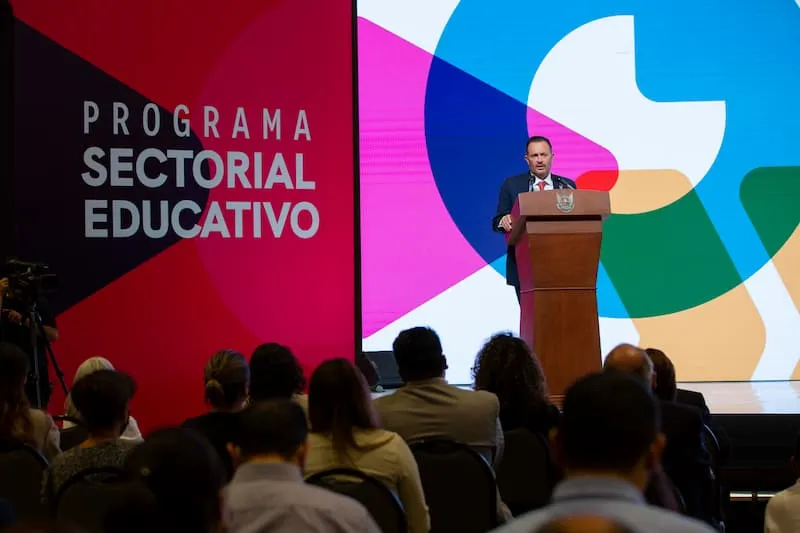 Mauricio Kuri asistio a la presentacion del programa Sectorial de Educacion en Queretaro 2