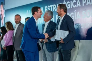 Mauricio Kuri atestiguó alianza entre Agencia Estatal de Energía y empresa Solfium 3 Mauricio Kuri atestiguó alianza entre Agencia Estatal de Energía y empresa Solfium
