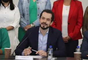 Paul Ospital promueve capacitacion a docentes de Queretaro en Tecnologias de la Informacion