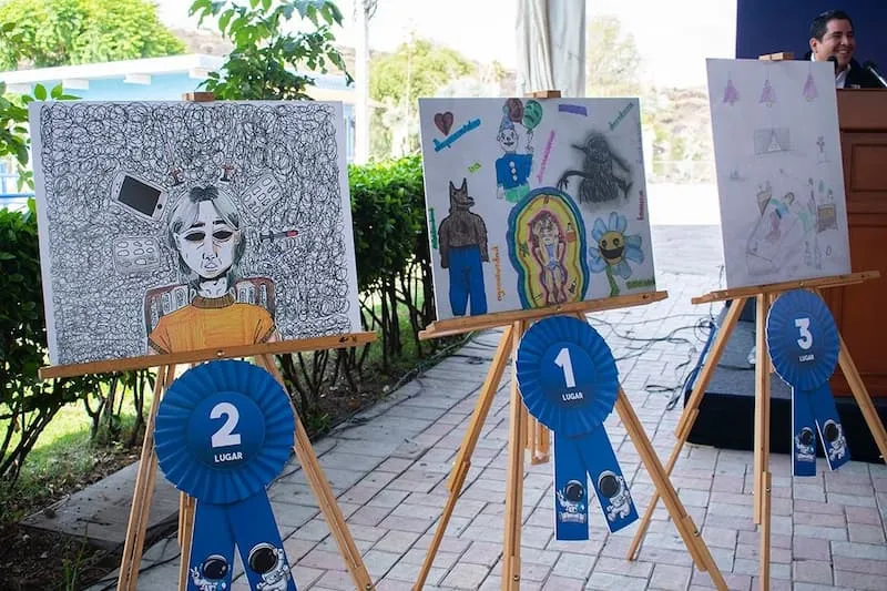 Premian a participantes del Concurso Estatal de Dibujo Infantil Como son las adicciones 3