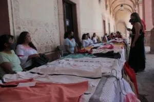 Presentan bazar artesanal Ar Tai en el Centro de las Artes de Querétaro