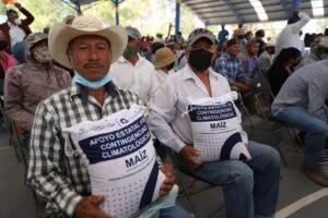 SEDEA entregó apoyos a productores de Cadereyta por más de 3 mdp 3 SEDEA entregó apoyos a productores de Cadereyta por más de 3 mdp