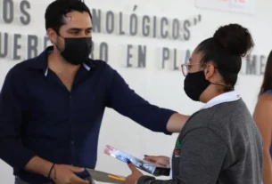 SEDESOQ sigue entregando tabletas a estudiantes de Queretaro 2
