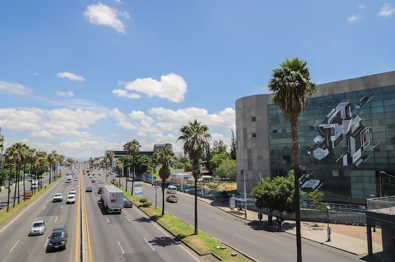 Sin cambios de actividades en UAQ por obras en Av. 5 de Febrero