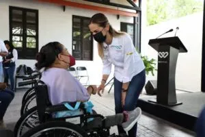 Car Herrera hizo entrega de apoyos funcionales en Landa de Matamoros y Jalpan