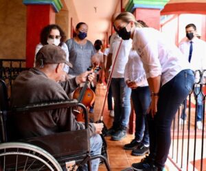 Car Herrera hizo entrega de apoyos funcionales en Landa de Matamoros y Jalpan