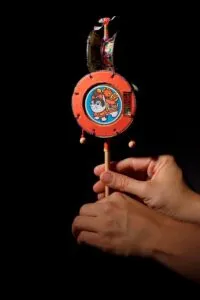 Cultura japonesa llega al CEART a través de juguetes tradicionales