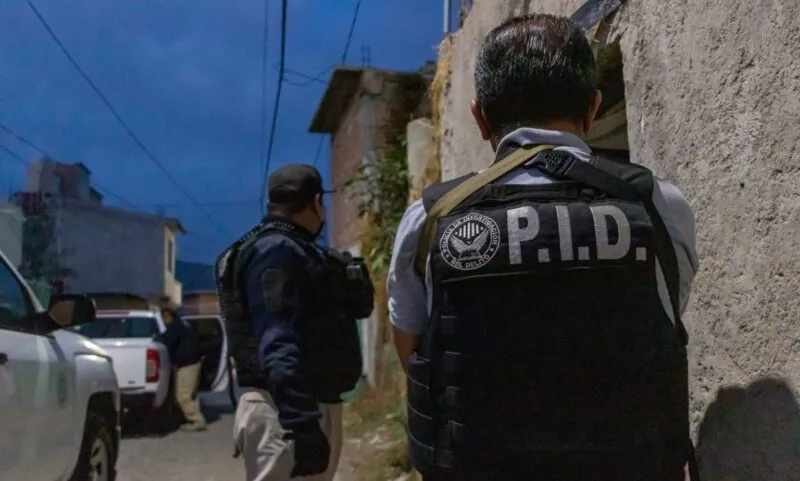 Fiscalia detiene a 2 personas por posesion de armas en Amealco scaled