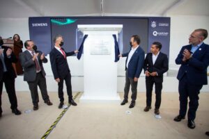 Mauricio Kuri asiste a inauguración del Parque de Energía Descentralizada de la planta Siemens