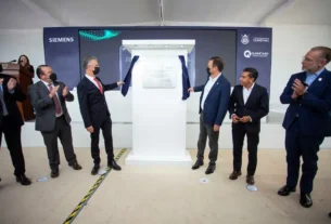 Mauricio Kuri asiste a inauguracion del Parque de Energia Descentralizada de la planta Siemens 2