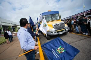 Mauricio Kuri dio banderazo de arranque al programa Transporte Escolar en Querétaro 2 Mauricio Kuri dio banderazo de arranque al programa Transporte Escolar en Querétaro
